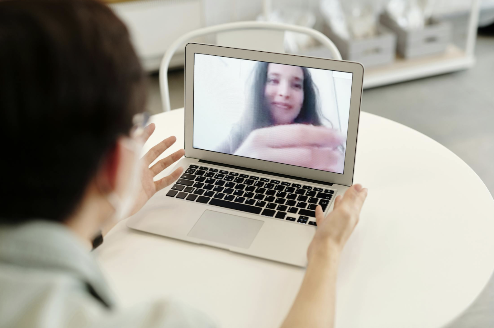 Hypnotherapy For Smoking Cessation: Key Factors To Consider Before Choosing A Program - Joymind