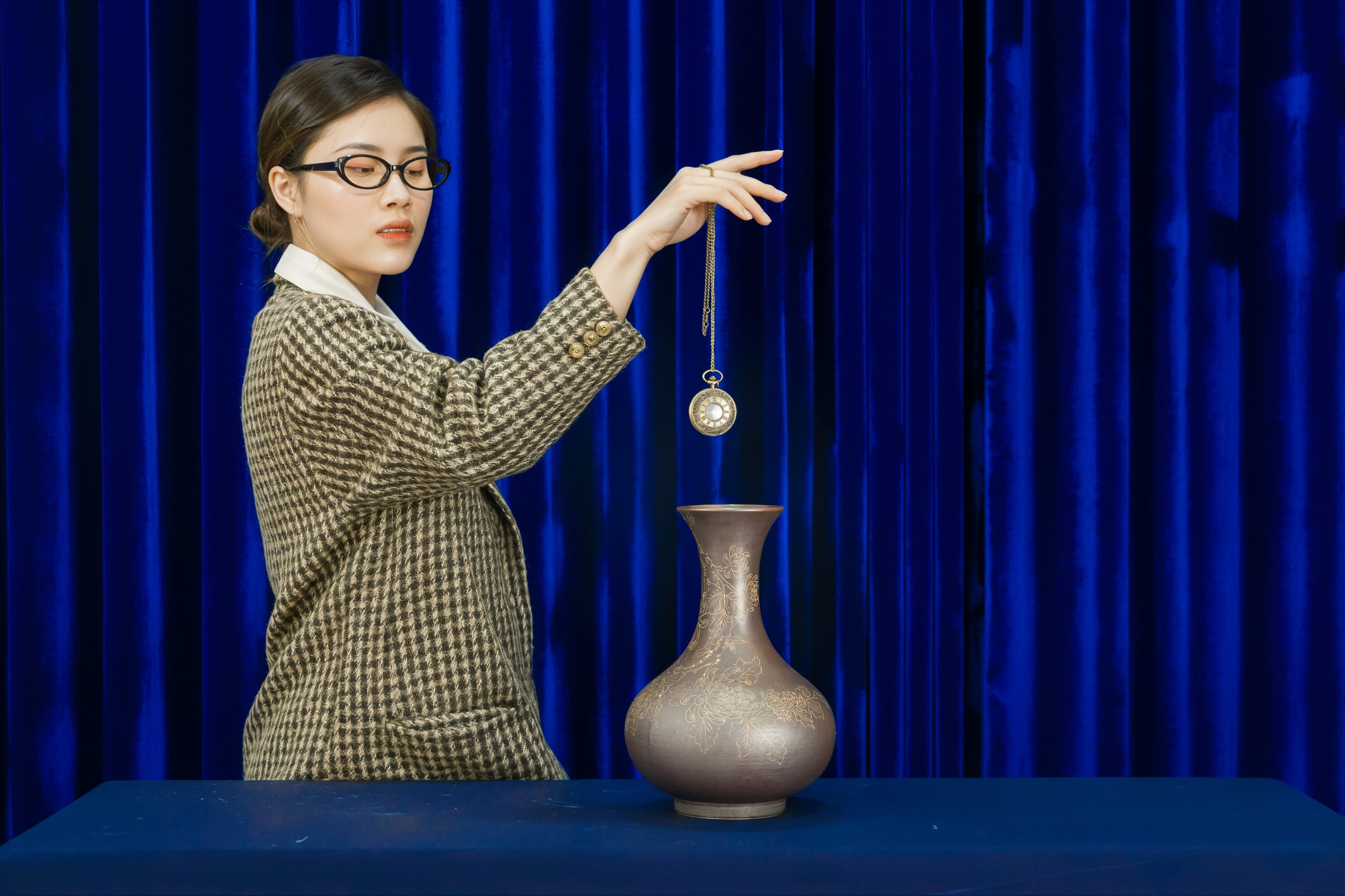 Hypnotist Vs Hypnotherapist: What's The Difference? - Joymind